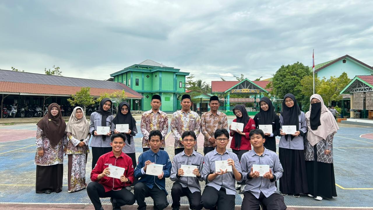 Menuju Tingkat Provinsi, MAN 2 HSU Lepas Tim LCC 4 Pilar dengan Penuh Semangat dan Harapan